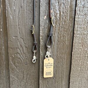 Reins: Dark leather, continuous loop reins w/scissor snaps